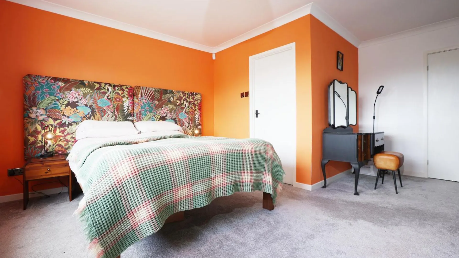 Llwyn Pia By N And N Stays Ltd, With Private Pool, Sauna And Hot Tub, Perfect For Relocation, Workers Or Your Ideal Getaway Cardiff