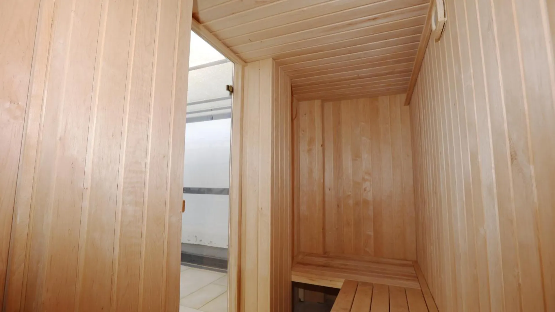 Llwyn Pia By N And N Stays Ltd, With Private Pool, Sauna And Hot Tub, Perfect For Relocation, Workers Or Your Ideal Getaway 카디프 0*,  영국